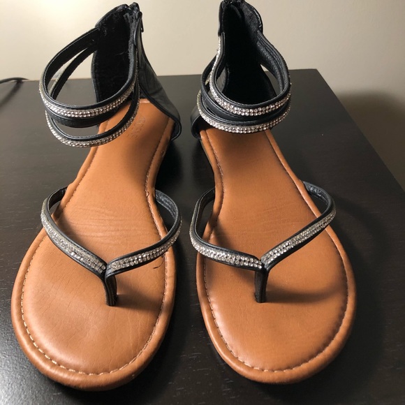 ARDENE ankle-strap scandals - Picture 1 of 4